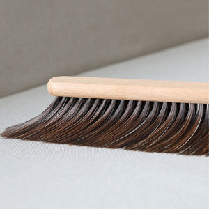 Soft Bristles Dusting 37.5*7 CM Wooden Handle Cleaning Brush For Bed